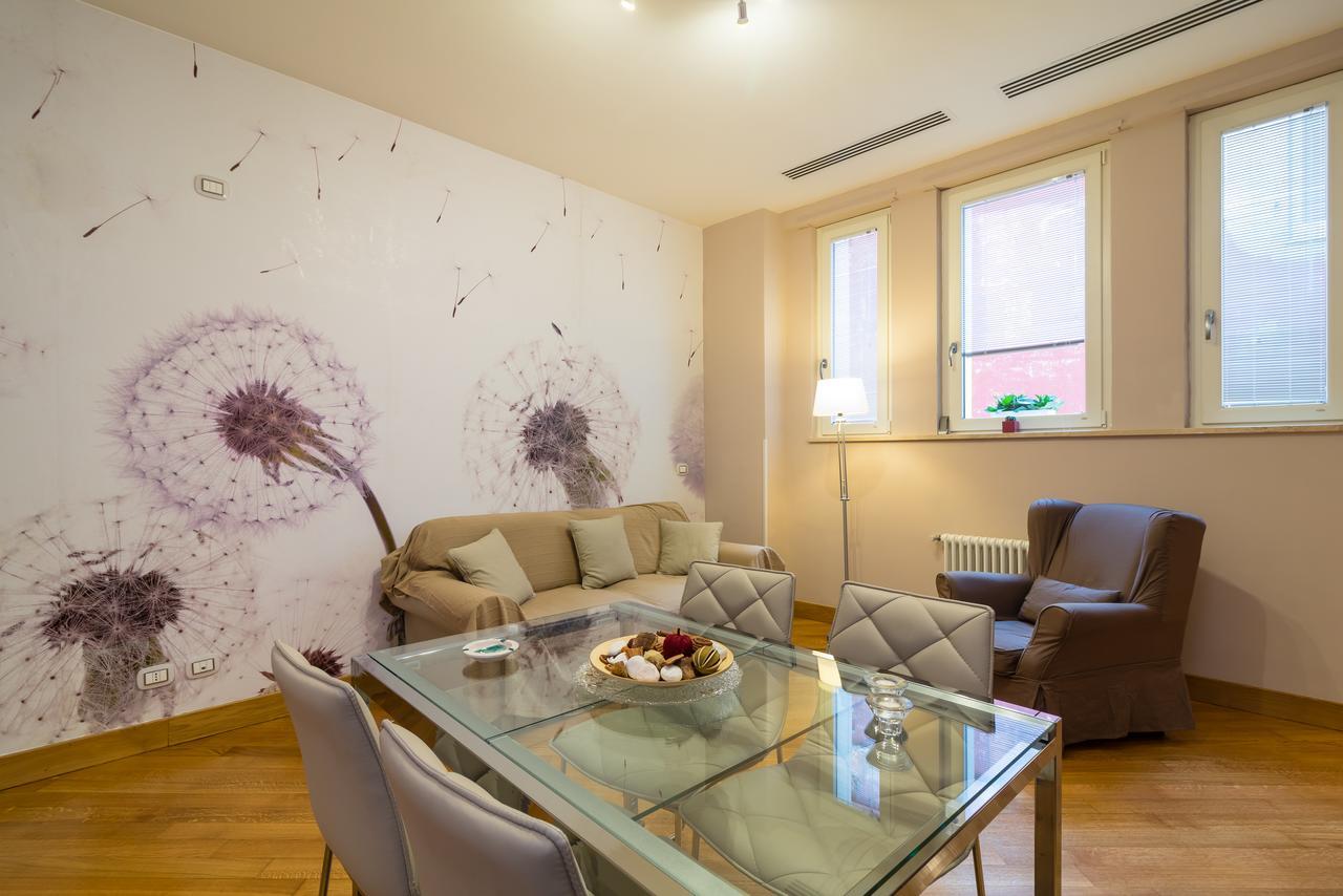 Elegant Flat At Municipio By Napoliapartments Экстерьер фото